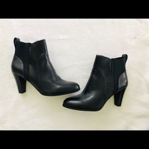 NEW Adrienne Virtadini Black Booties